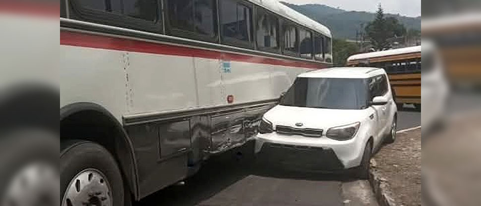 Otro Kia Soul: reportan accidente en redondel El Trovador, San Salvador