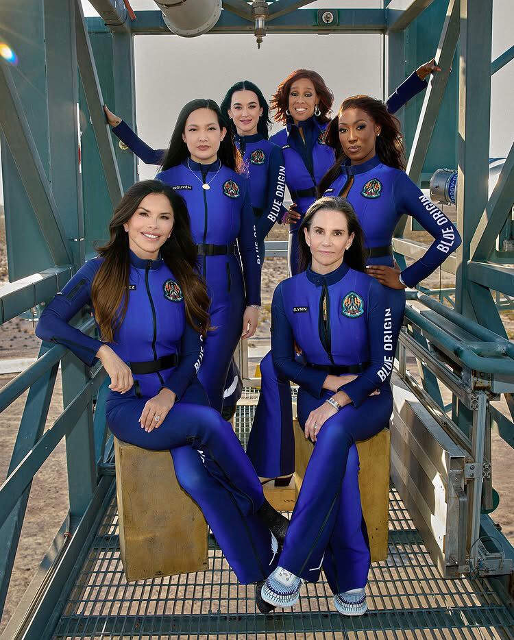 Viaje espacial liderado por Katy Perry y tripulado solo por mujeres fue todo un éxito
