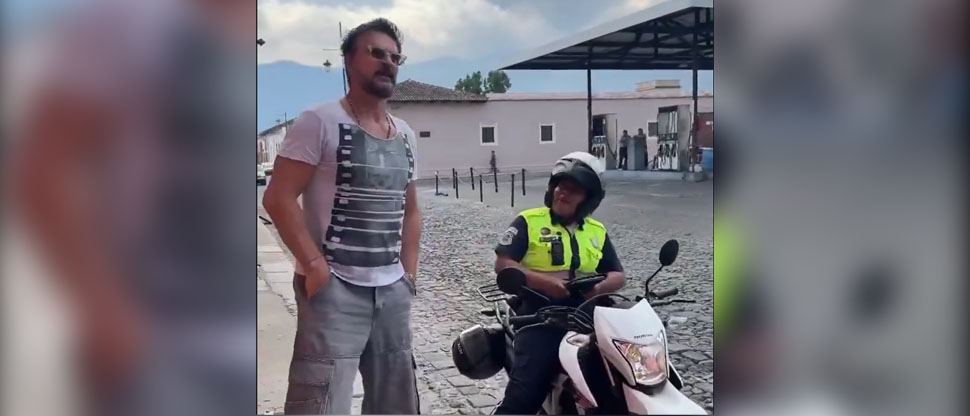 IMPLACABLE: multan a Ricardo Arjona en Antigua Guatemala por obstruir el tráfico