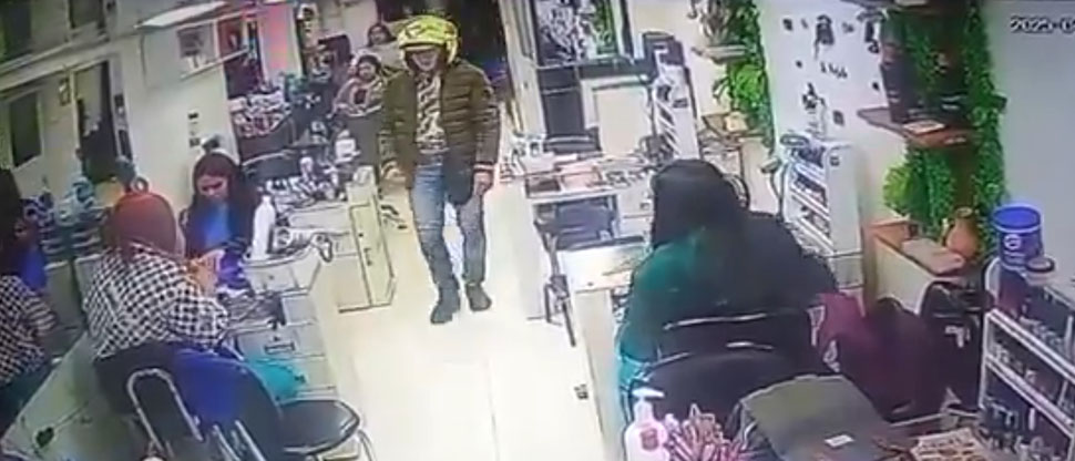 Colombia: agente policial acaba con la vida de su expareja dentro de una sala de belleza