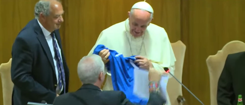 El día cuando el papa Francisco posó con la camiseta de La Selecta