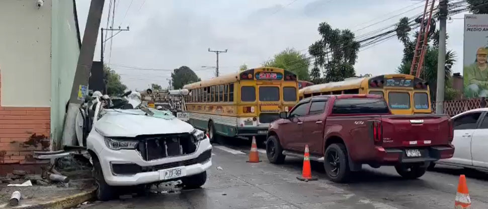 Habilitan circulación en zona donde una persona falleció tras fuerte choque de pick up