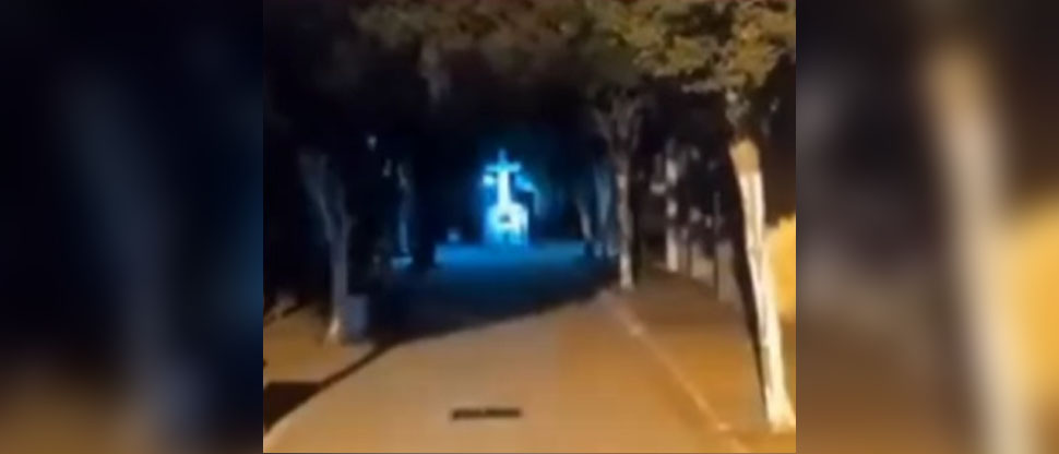 Empleado de cementerio graba supuestas pruebas de actividad paranormal cerca de las tumbas