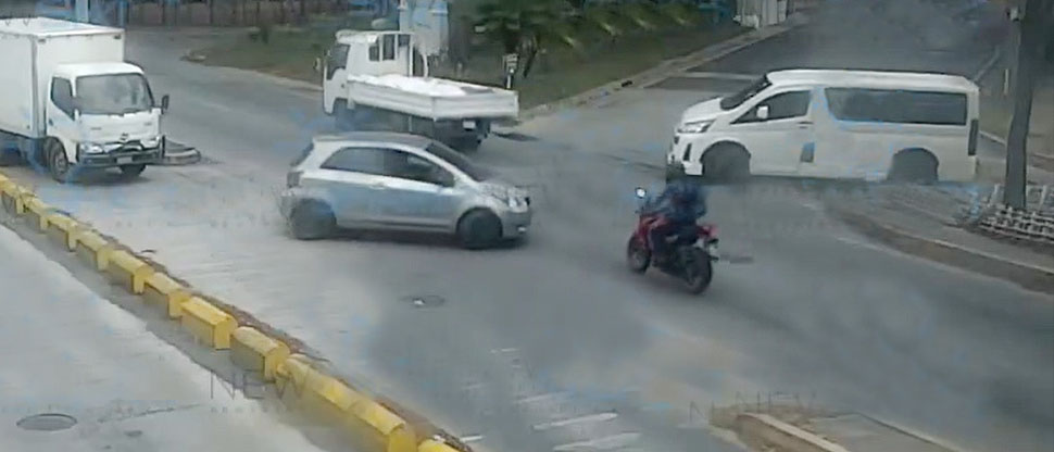 Mala maniobra de conductor termina en accidente vial en Santa Tecla