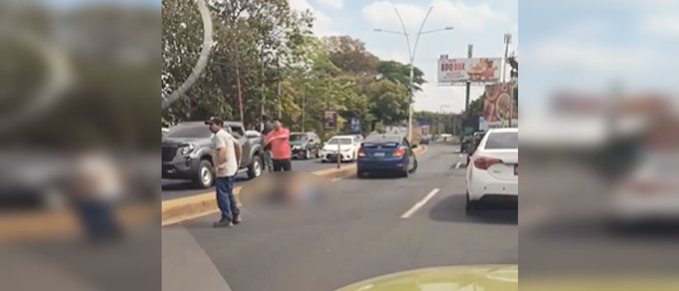 Auxilian a hombre que fue atropellado en Santa Ana