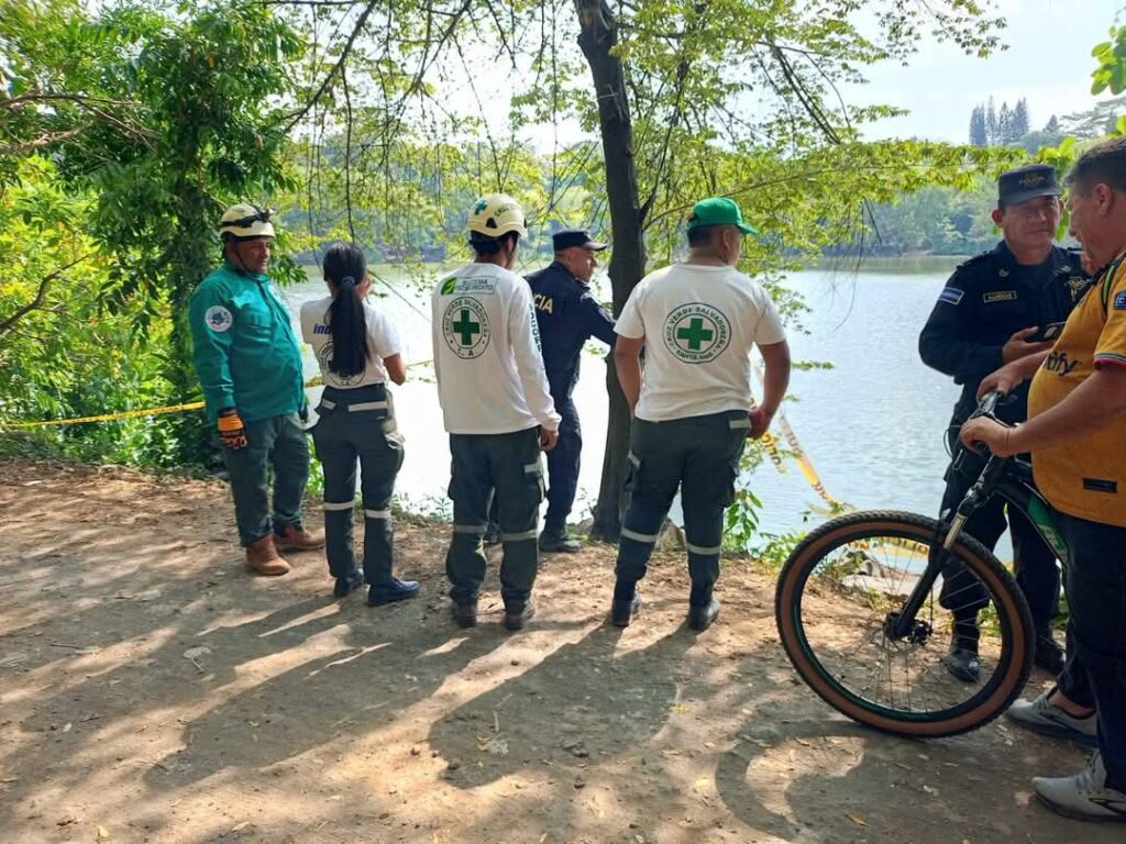 Realizan búsqueda de un hombre que ingresó a la laguna de Chalchuapa y no regresó a la superficie