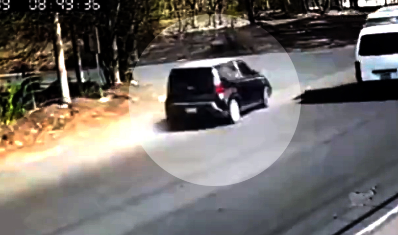 Momento exacto cuando conductor pierde el control y arrolla a una mujer en El Paisnal