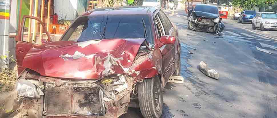 Conductores provocan aparatoso choque en Apulo