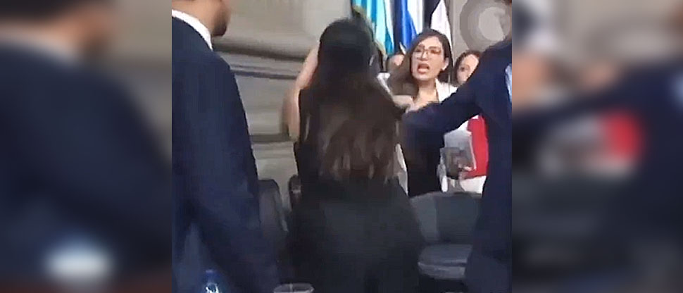 GUATEMALA: diputadas pierden la paciencia y se van a los jalones de cabello en sesión plenaria