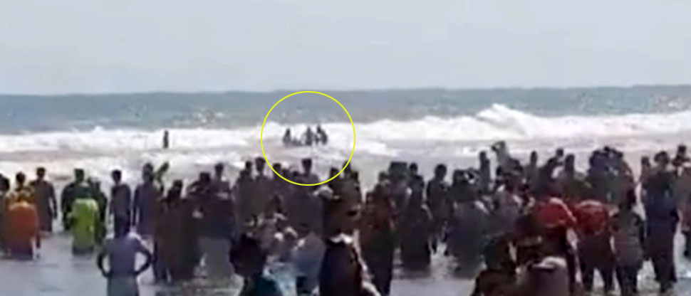 Momento cuando guardavidas rescatan a hombre ebrio en playa El Majahual
