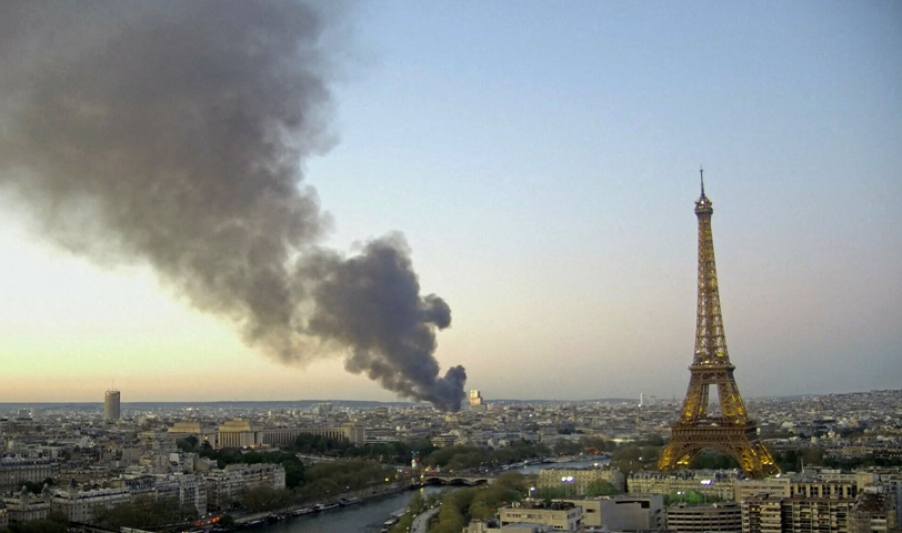 Se reporta «espectacular» incendio en Paris, Francia