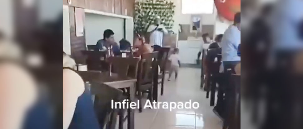 «Tus hijos y yo esperándote en casa»: mujer descubre a su esposo con la otra