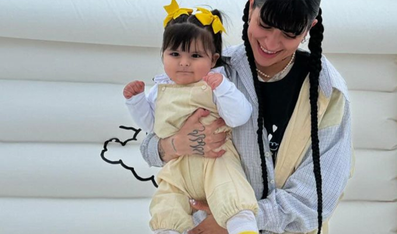 Cazzu conmueve a sus fans tras compartir una conversación con su pequeña Inti