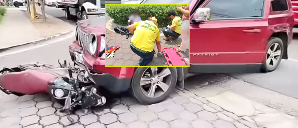 Dos estudiantes que iban en motocicleta terminan en el hospital tras chocar contra vehículo