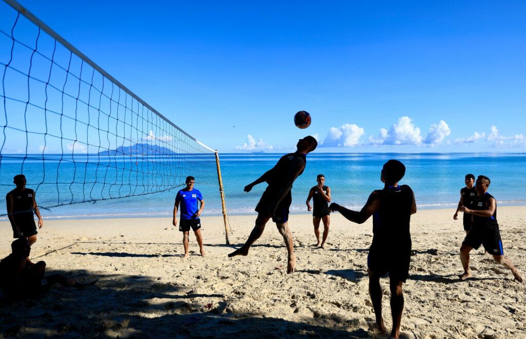 Selecta de playa realiza práctica de activación previo a su debut en el Mundial de Seychelles 2025