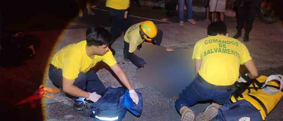 2 Jóvenes que viajaban en su motocicleta son embestidos por otro conductor en San Julián