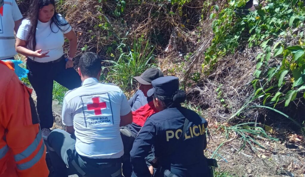 Dos personas resultan lesionadas en accidente de tránsito sobre carretera a Santa Ana