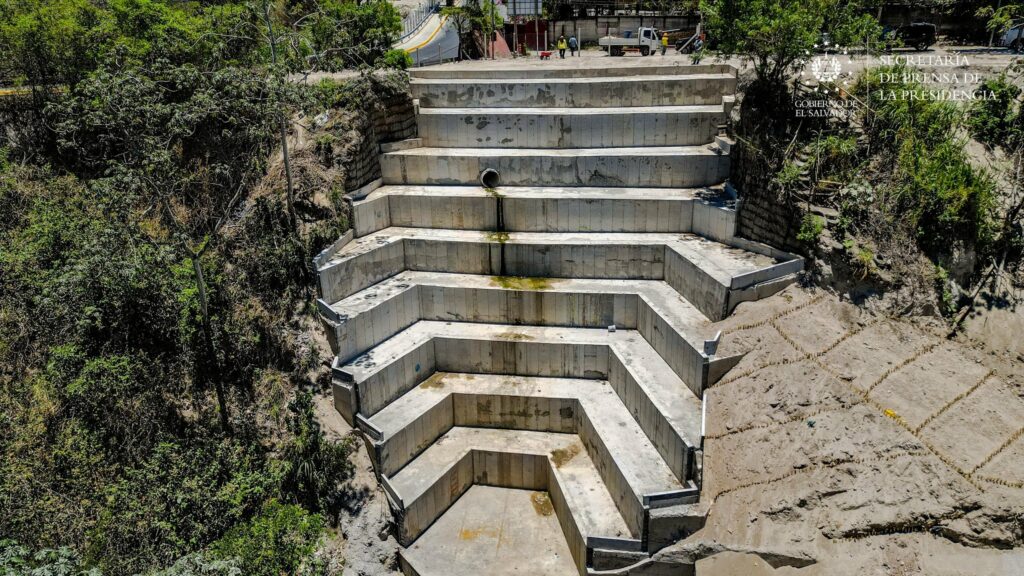 Entregan obras de mitigación en quebrada Las Pavas