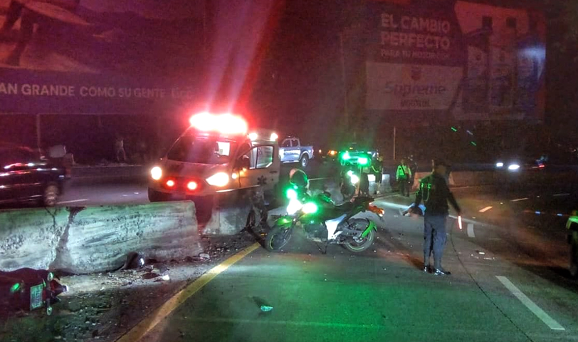 Un fallecido y otro gravemente herido deja fuerte accidente sore la curva El Papaturro