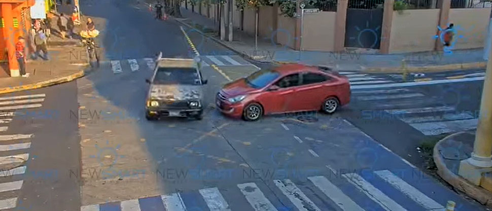 Conductor provoca accidente al irrespetar señal de alto en Santa Tecla