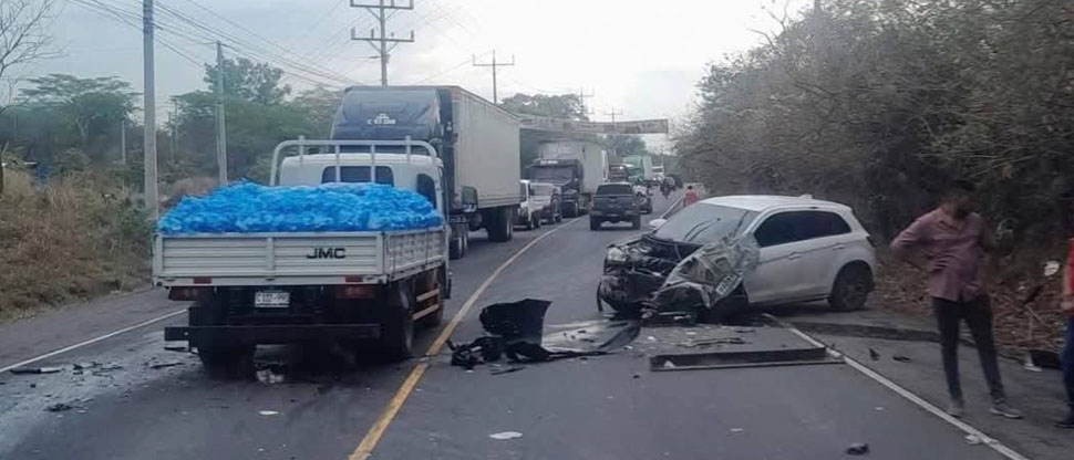 Fuerte accidente deja varias personas lesionadas en San Miguel