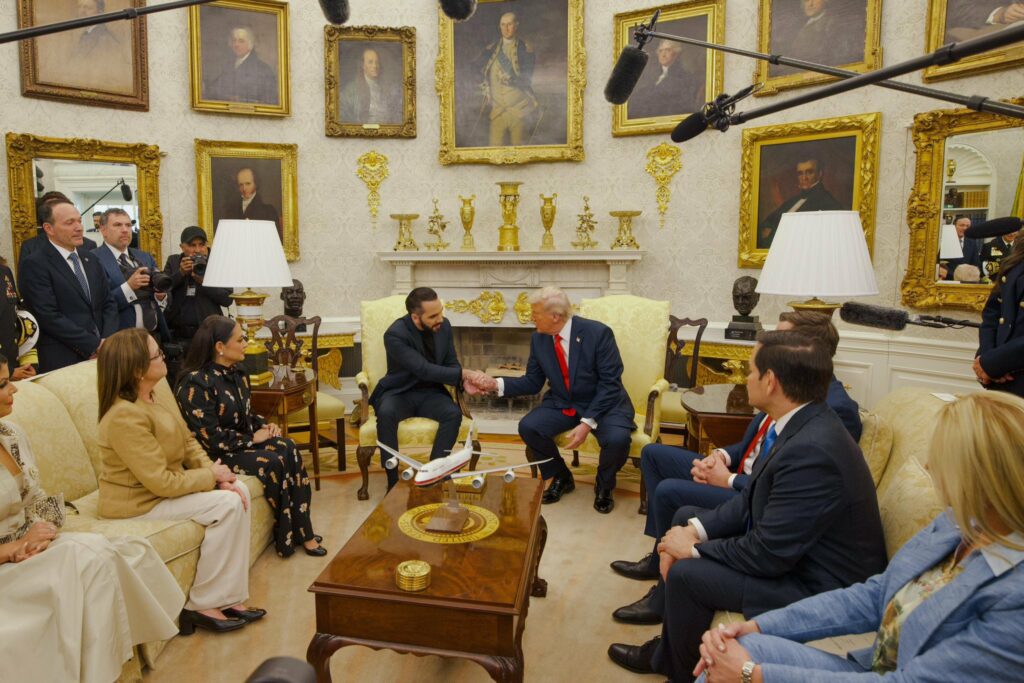 Presidente Trump confirma su respaldo hacia la gestión Bukele y sus políticas de seguridad