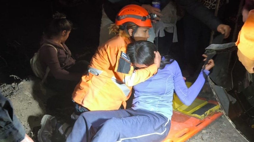 Rescatan a 51 turistas extraviados en el volcán Chaparrastique