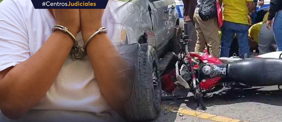 Conductora da $200 a motociclista que lesionó al hacer maniobra indebida en bulevar San Bartolo