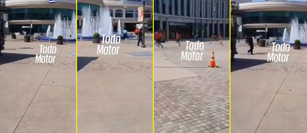 «¡Solo son muchachos!» Captan a jóvenes dándose un ‘baño’ en la fuente de popular centro comercial