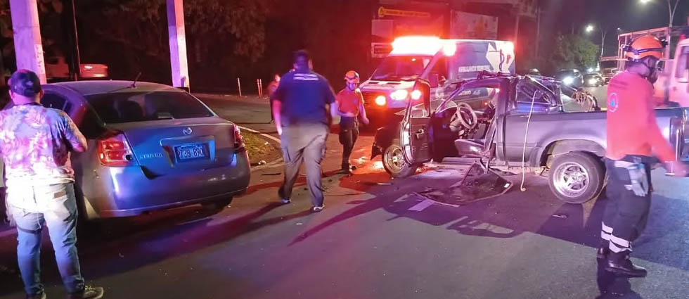 Reportan varios lesionados tras fuerte siniestro vial en Santa Ana