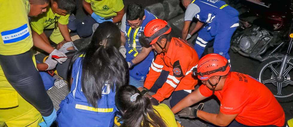 Hombre acaba en el hospital tras fuerte siniestro en la alameda Juan Pablo II