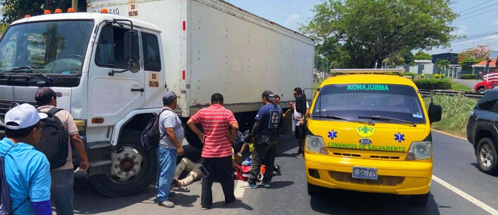 Conductor ebrio provoca siniestro vial en La Libertad y resulta lesionado