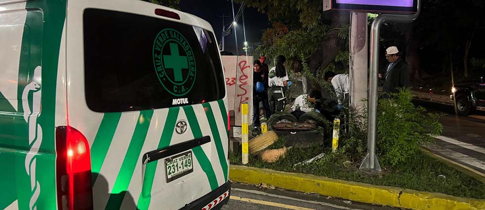 Motociclista ebrio, de 22 años de edad, acaba en hospital tras siniestro en el bulevar del Ejército