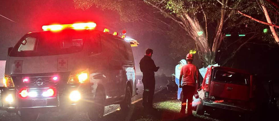 Conductor fallece tras impactar contra un árbol en la carretera Panamericana