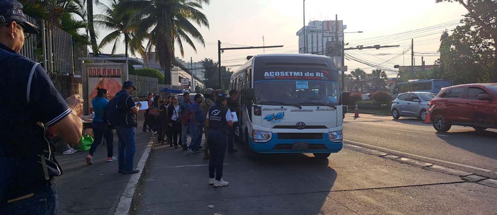 Segundo día de transporte gratis transcurre con normalidad en El Salvador