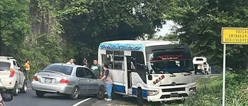 Reportan fuerte choque en carretera que conecta de Nejapa con Apopa