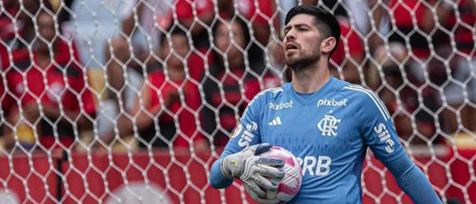 Camioneta del arquero del Flamengo recibe 4 balazos en un intento de robo en Brasil