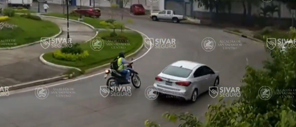 Lluvia de esta mañana provoca caída de motociclista en el redondel Constitución