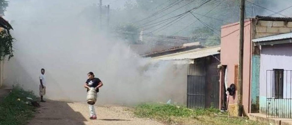 Hondureño intenta incendiar su casa con su esposa e hijos adentro