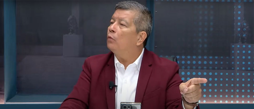 El Chino Flores se muestra orgulloso de liderar un “partido ético, decente y transparente”