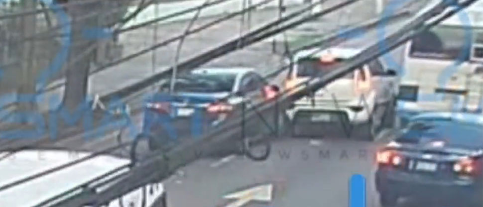 Captan momento cuando carro particular choca contra una Kia Soul en Santa Tecla