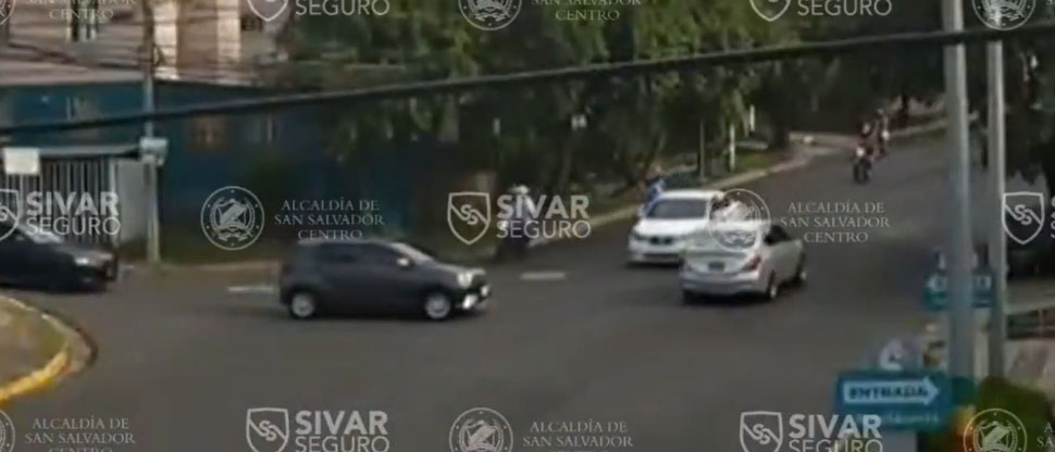 Imprudencia provoca choque en la calle antigua a Huizúcar