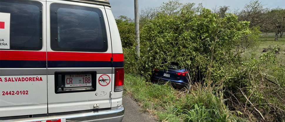 Hombre resulta lesionado después que carro particular se salió de la carretera Longitudinal del norte