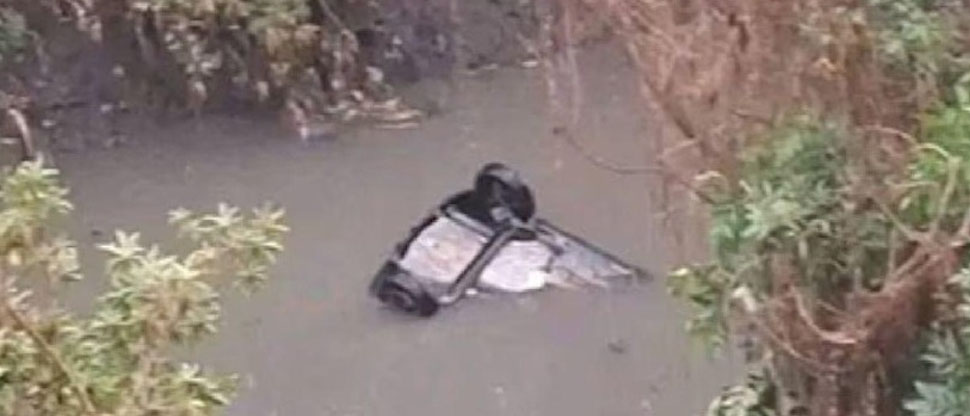 5 estudiantes de la UNAM fallecen luego que carro donde viajaban cayó en colector de agua
