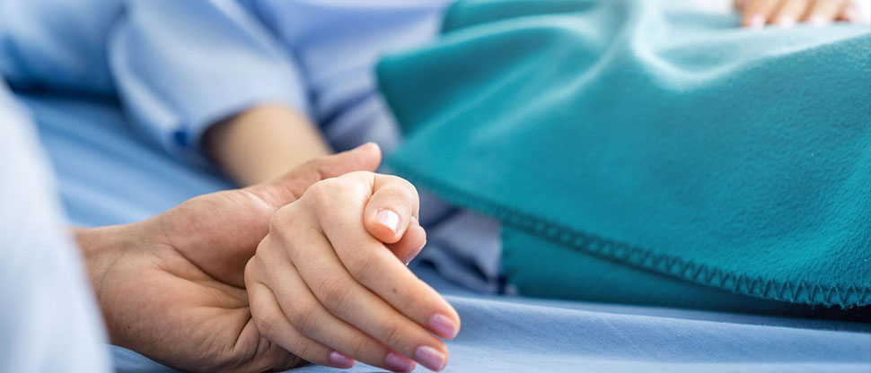 Joven salva la vida de su novio al donarle un riñón y meses después descubre que le fue infiel  