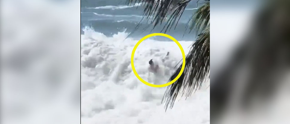 Viralizan video de joven que arriesga su vida al casi ser arrastrado por las mareas vivas