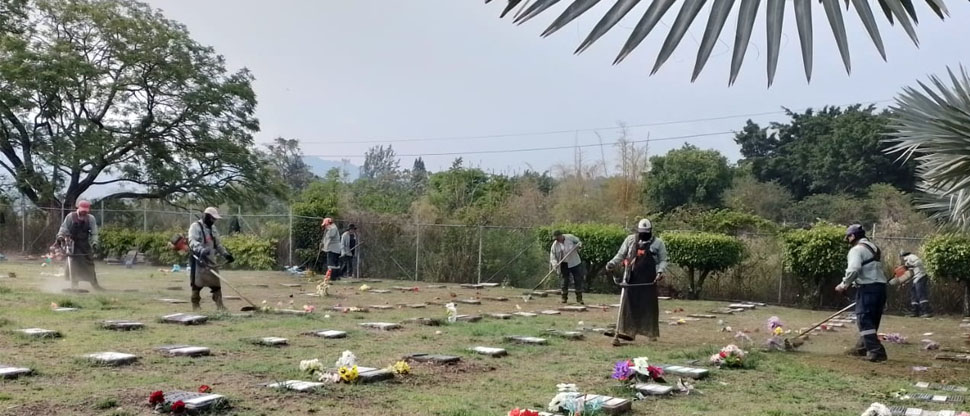 Acondicionan los cementerios de San Salvador Centro para la celebración del Día de la Madre