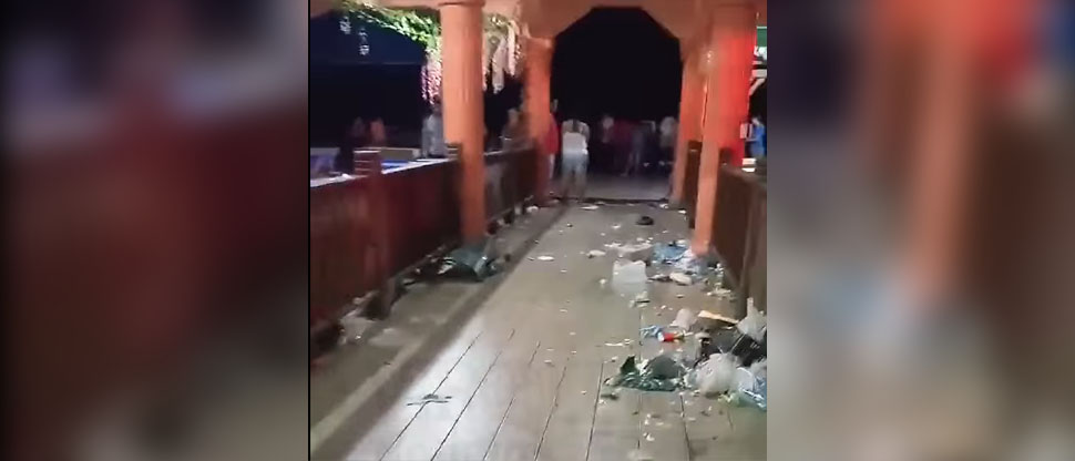 Carro se mete a excesiva velocidad al muelle de San Luis La Herradura y acaba en el fondo del estero