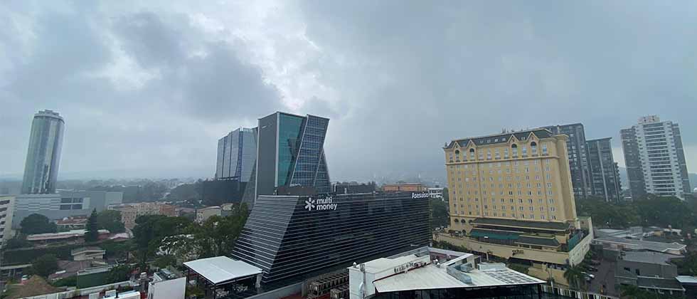 MARN prevé chubascos y tormentas puntuales este martes en El Salvador