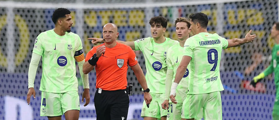 El árbitro del Inter vs Barça responde a las críticas de los azulgranas: “Son ridículas”